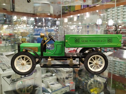 MarklinC-5002 Репродукция ретро автомобиля 1930 гг. (зеленая)